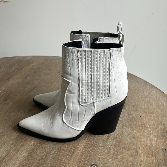 ASOS White Croc-Embossed Western Pointed Toe Cowboy Ankle Boots Size 6 - Picture 7 of 16